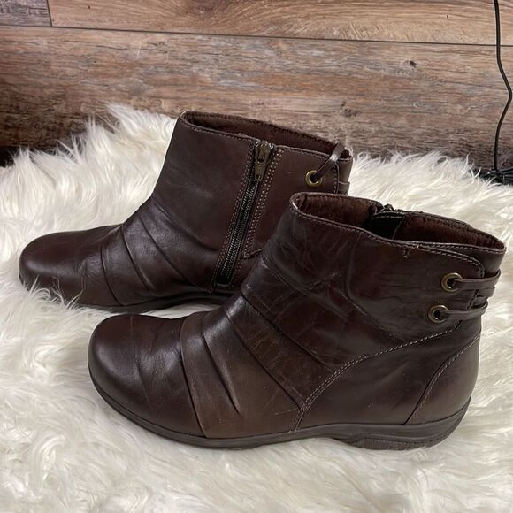 CLARKS COLLECTION 26102919 BOOTS
WOMEN'S SIZE 8.5 MEDIUM
LEATHER BROWN - Picture 1 of 10